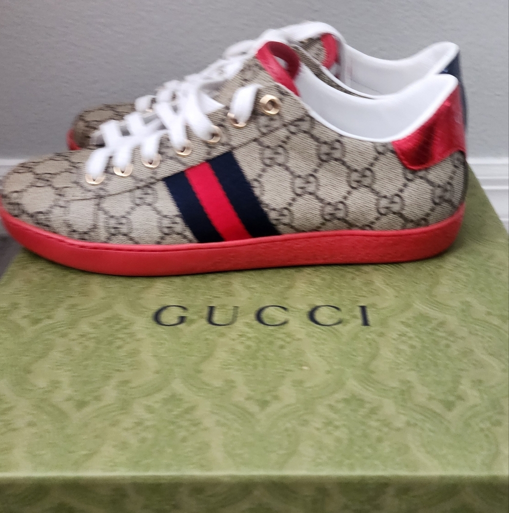 Gucci Shoes Size 41 (Usd 8)